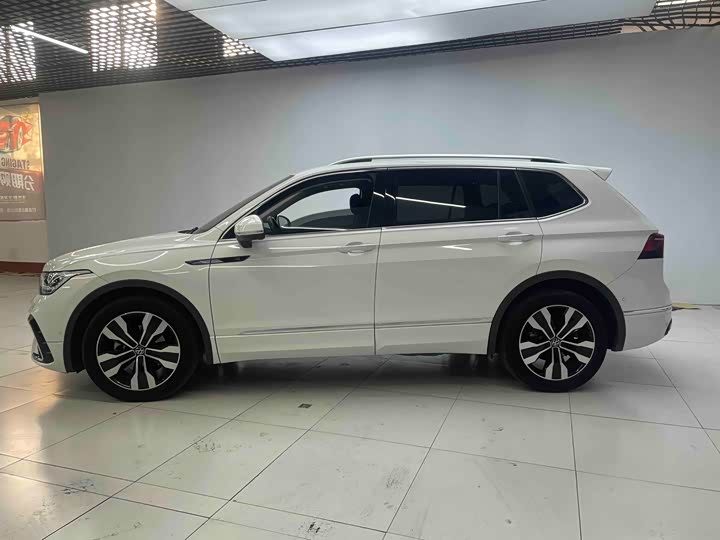 Фото 3 - Volkswagen Tiguan L Pro