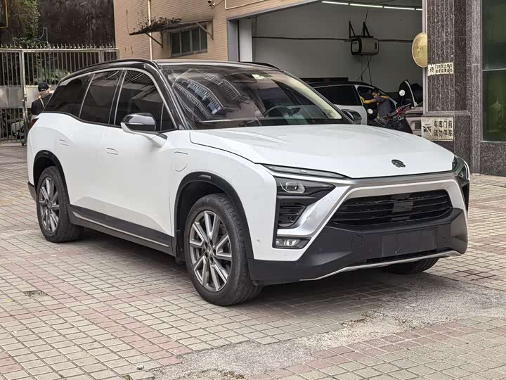 Фото 3 - Nio ES8