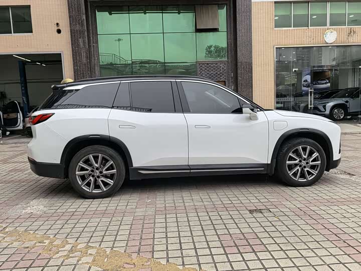 Фото 9 - Nio ES8