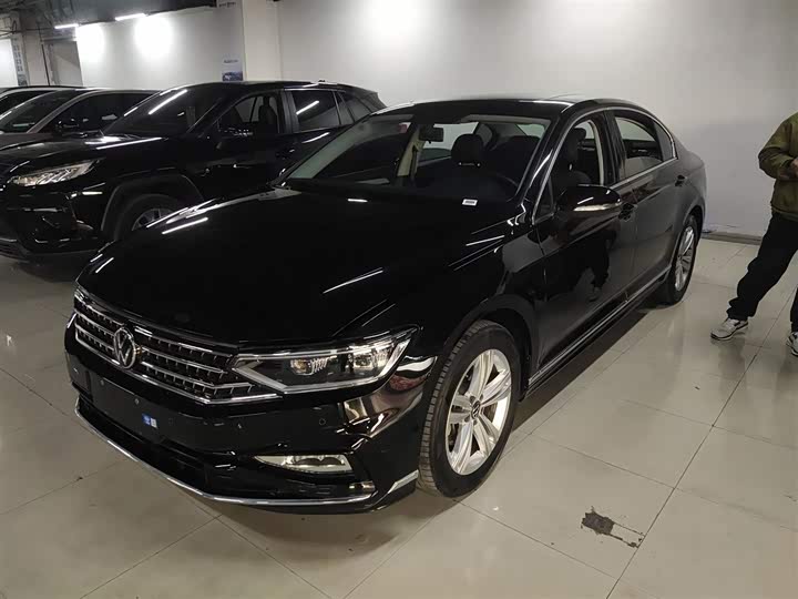 Фото 2 - Volkswagen Magotan