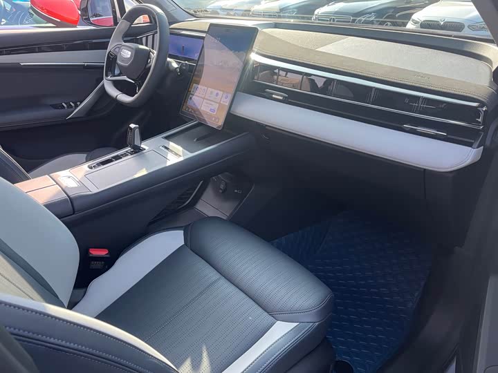 Фото 7 - Geely Atlas L