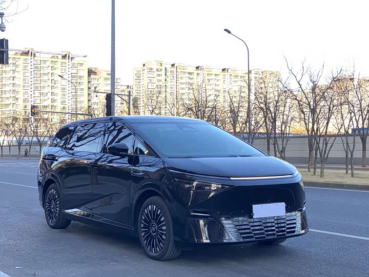 Фото 2 - XPeng X9