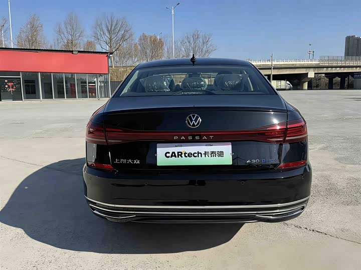 Фото 6 - Volkswagen Passat Hybrid