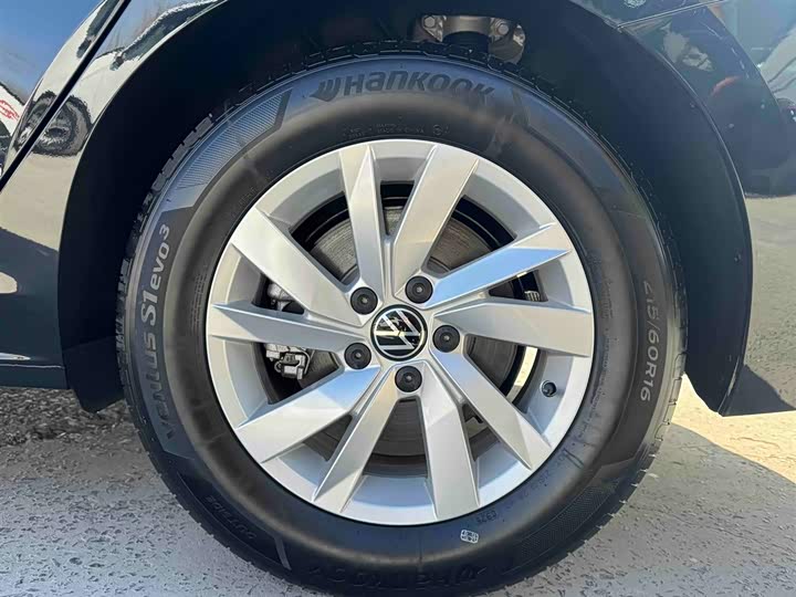 Фото 7 - Volkswagen Passat Hybrid