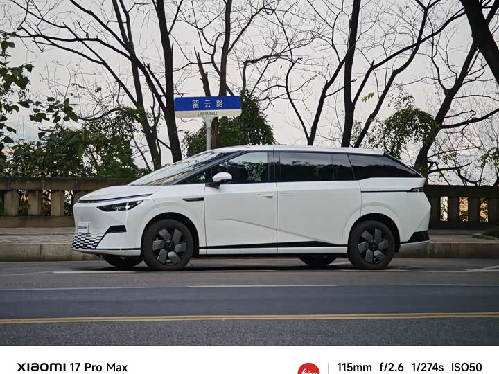 Фото 2 - XPeng X9