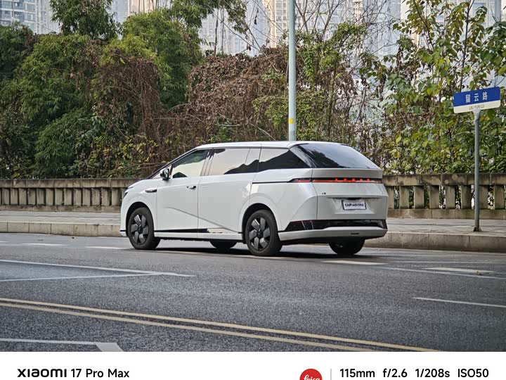 Фото 4 - XPeng X9