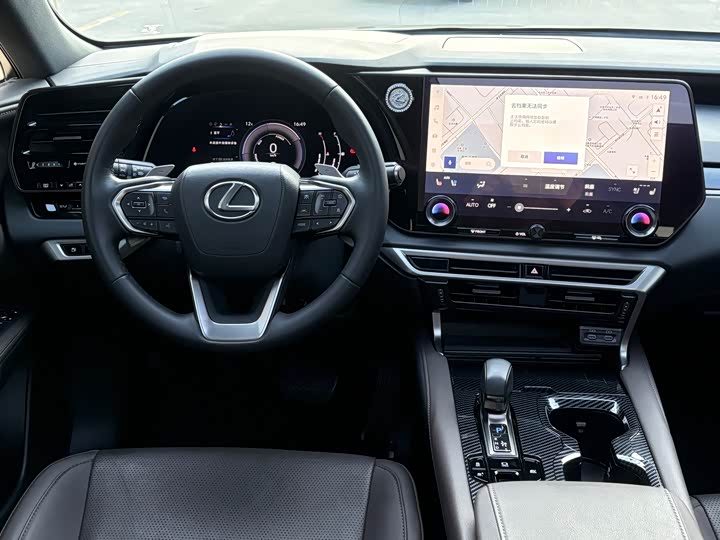 Фото 8 - Lexus RX