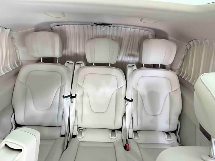 Фото 8 - Mercedes-Benz V-Class