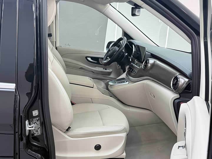 Фото 9 - Mercedes-Benz V-Class