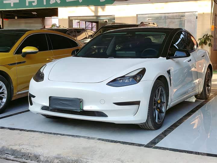 Фото 1 - Tesla Model 3