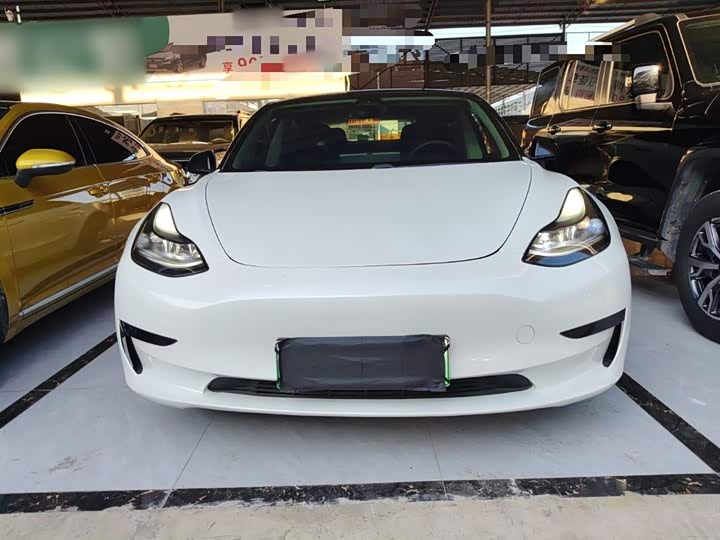 Фото 3 - Tesla Model 3