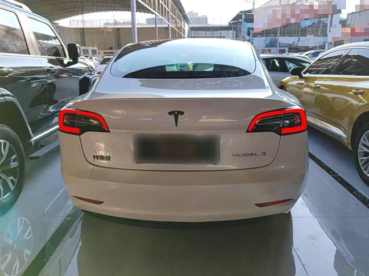 Фото 6 - Tesla Model 3