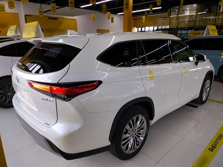 Фото 7 - Toyota Highlander