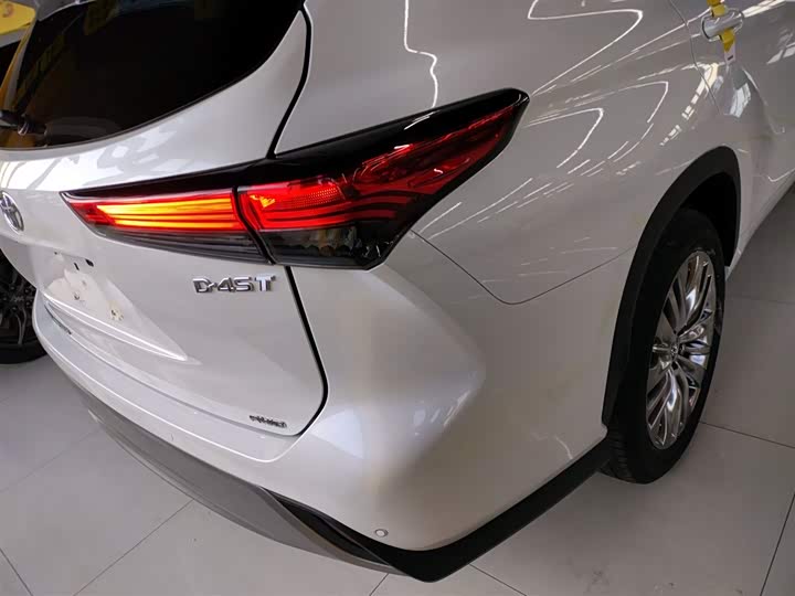 Фото 8 - Toyota Highlander