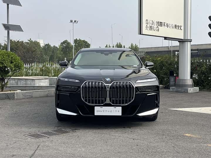 Фото 2 - BMW 7 Series