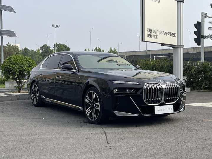 Фото 3 - BMW 7 Series