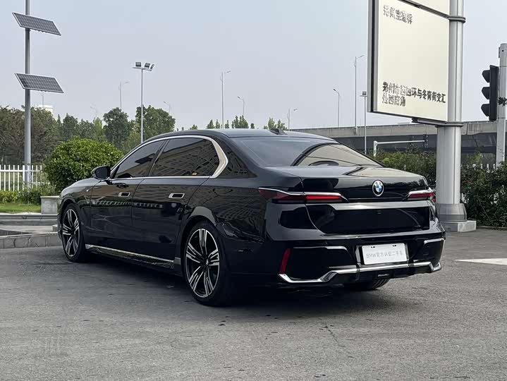 Фото 5 - BMW 7 Series