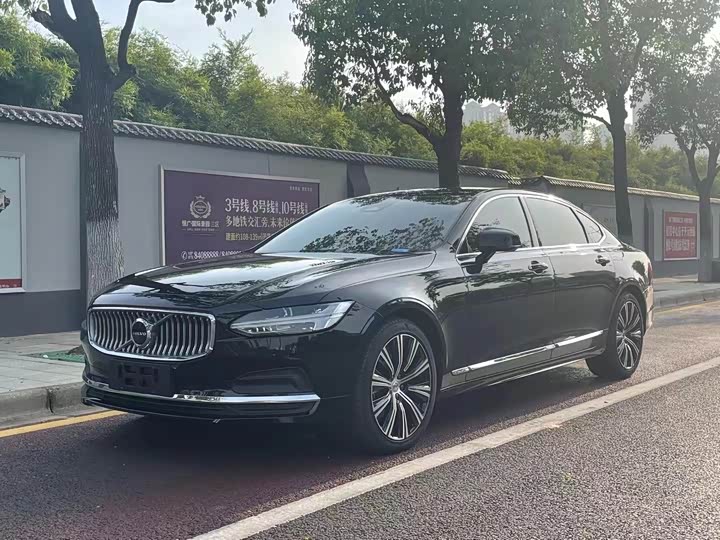 Фото 1 - Volvo S90