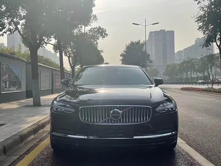 Фото 2 - Volvo S90