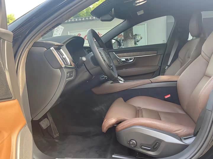 Фото 4 - Volvo S90