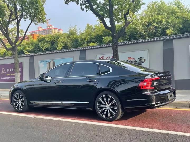 Фото 9 - Volvo S90
