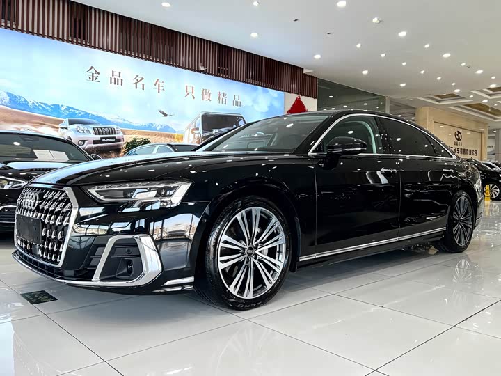 Фото 1 - Audi A8