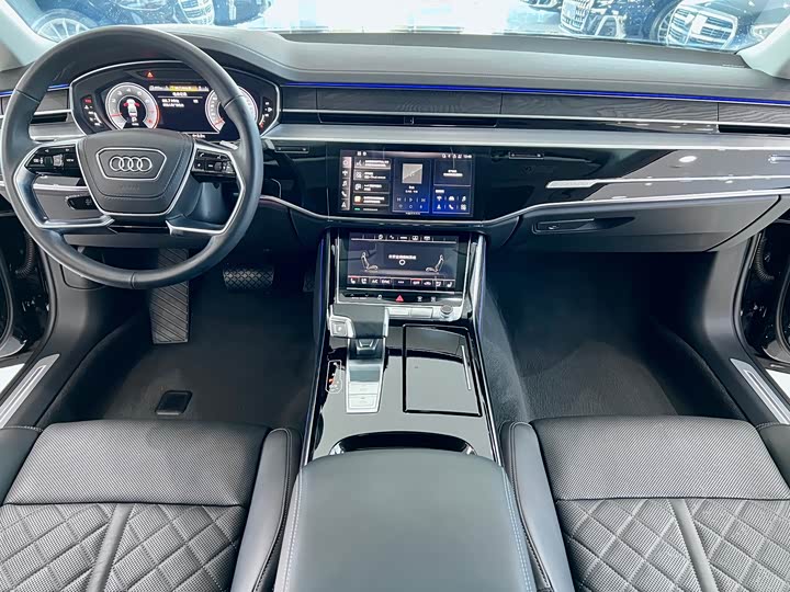 Фото 8 - Audi A8