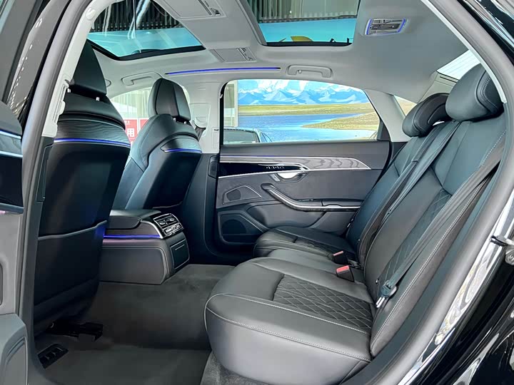 Фото 9 - Audi A8