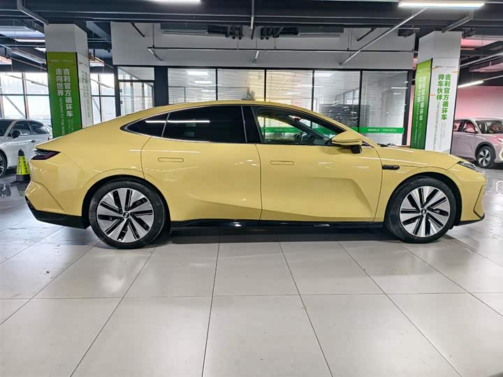 Фото 9 - Geely Galaxy E8