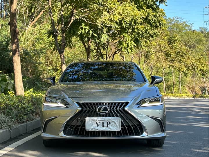 Фото 2 - Lexus ES