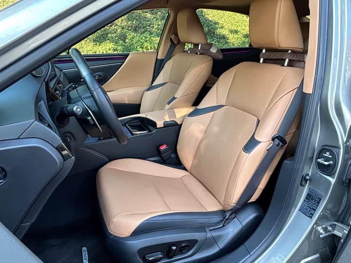 Фото 6 - Lexus ES