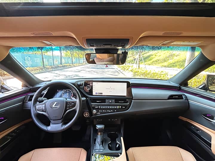 Фото 8 - Lexus ES