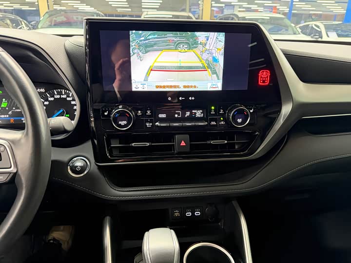 Фото 7 - Toyota Highlander