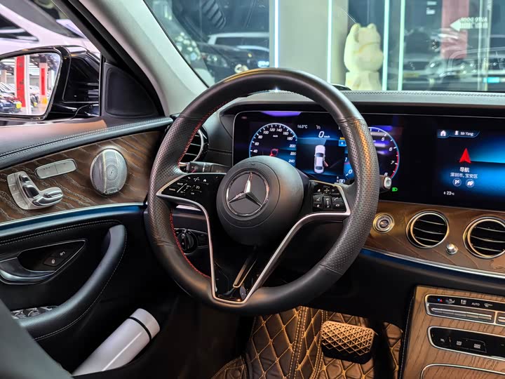 Фото 4 - Mercedes-Benz E-Class