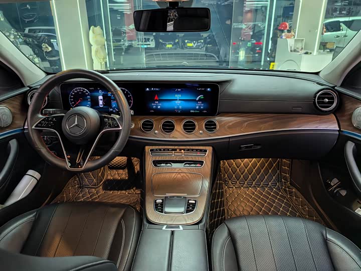 Фото 5 - Mercedes-Benz E-Class