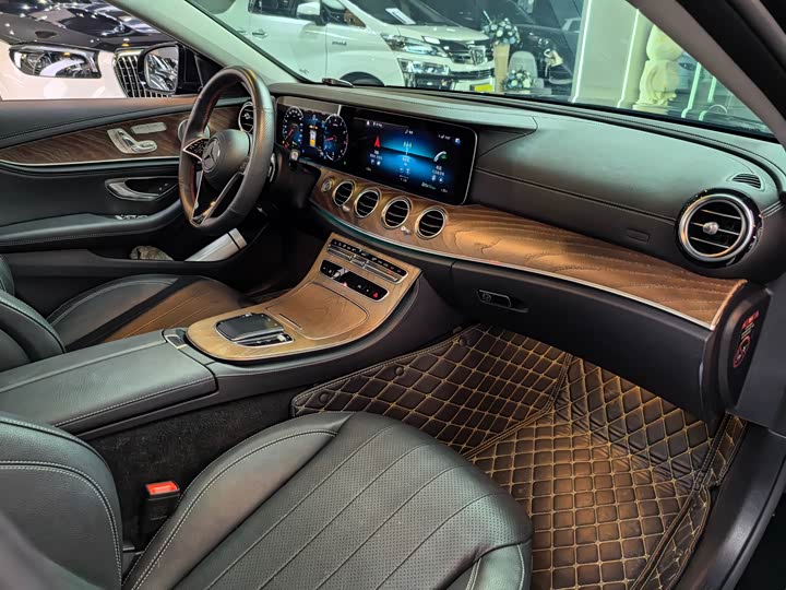 Фото 6 - Mercedes-Benz E-Class