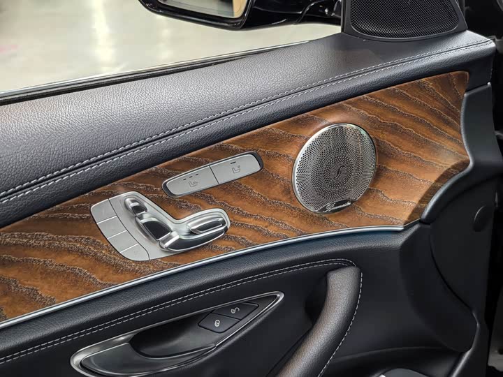 Фото 7 - Mercedes-Benz E-Class