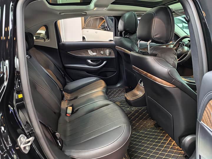 Фото 8 - Mercedes-Benz E-Class