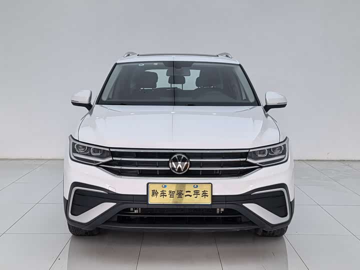 Фото 2 - Volkswagen Tiguan L Pro