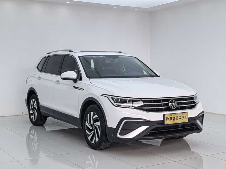 Фото 3 - Volkswagen Tiguan L Pro