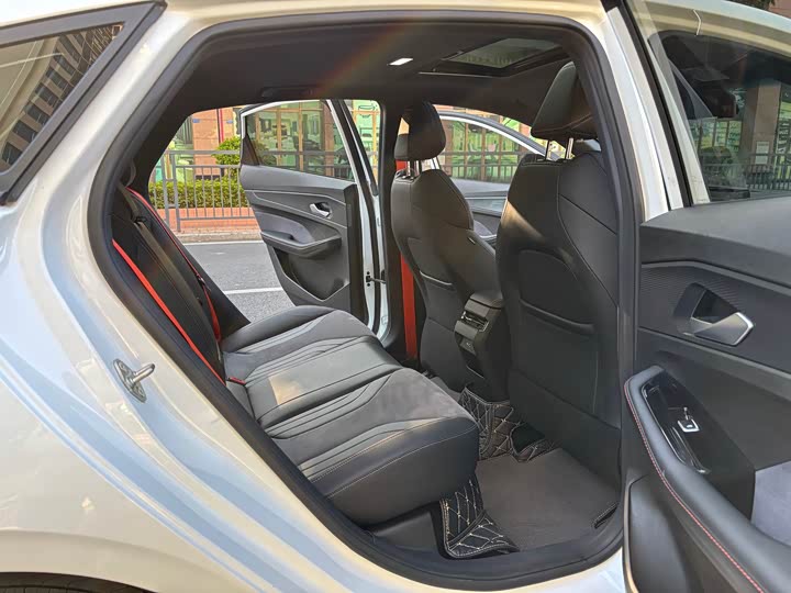 Фото 8 - Geely Binrui