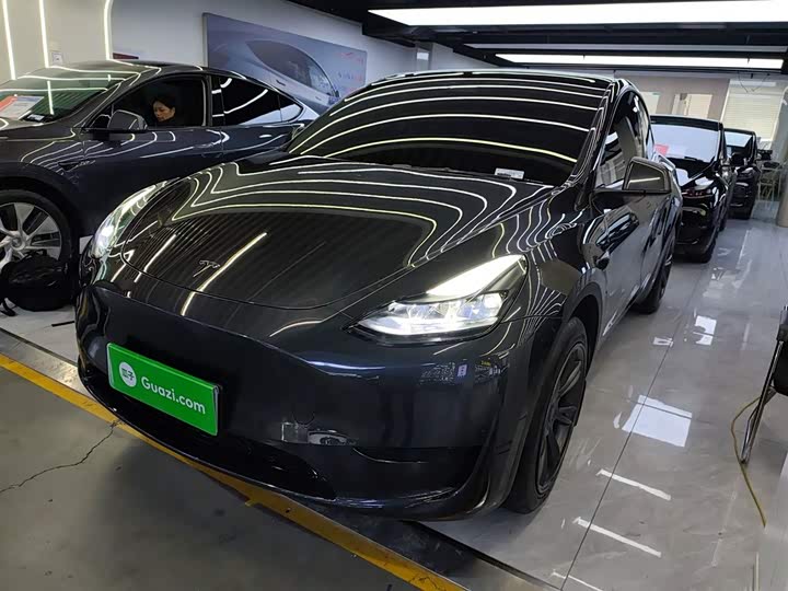 Фото 1 - Tesla Model Y