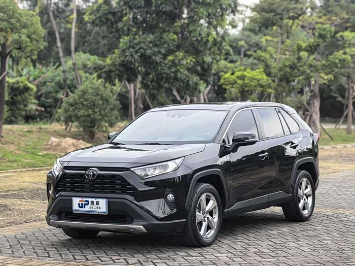 Фото 1 - Toyota RAV4