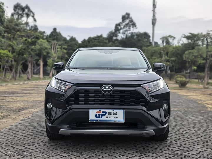 Фото 2 - Toyota RAV4