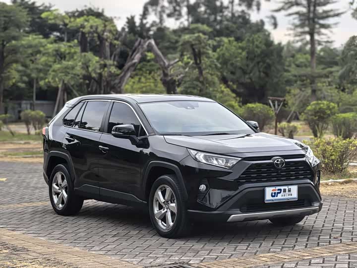 Фото 3 - Toyota RAV4