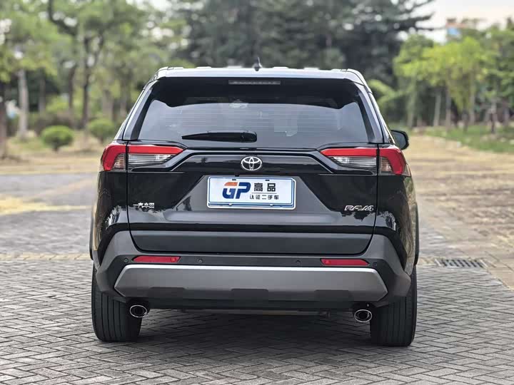 Фото 5 - Toyota RAV4