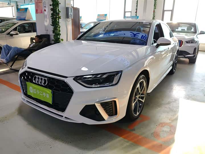 Фото 2 - Audi A4L