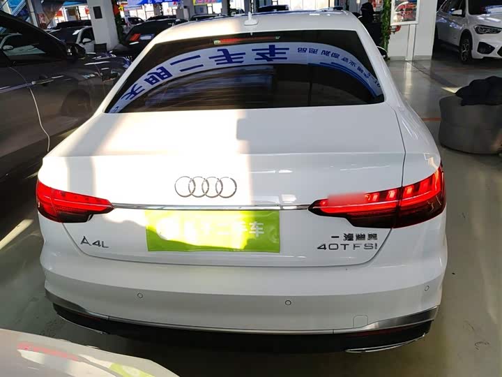 Фото 6 - Audi A4L