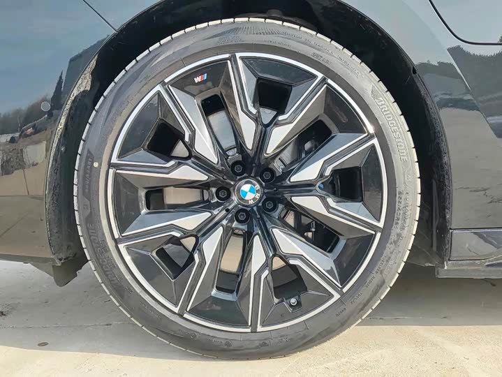 Фото 8 - BMW i7