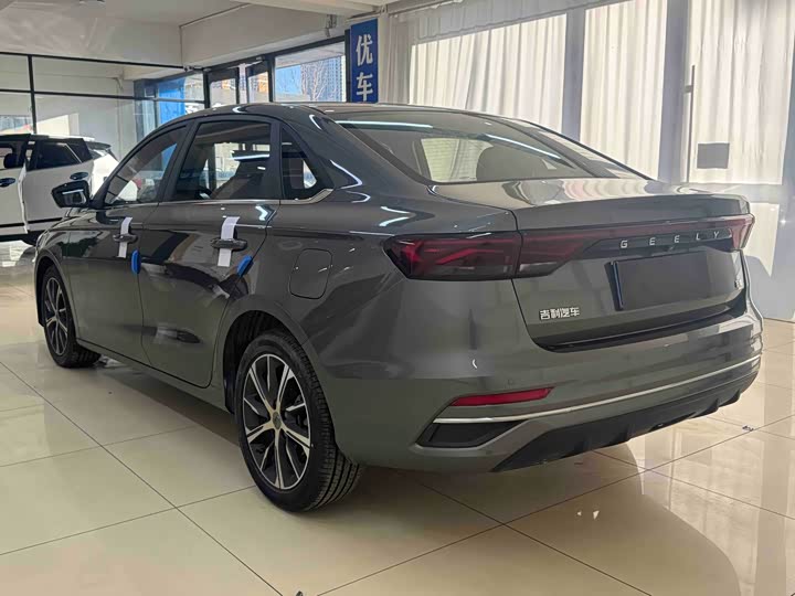 Фото 4 - Geely Emgrand